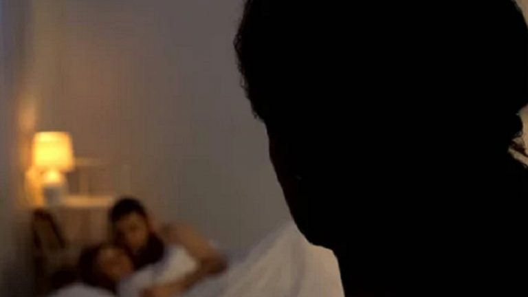 पति के सपने में आई ‘वो’, सोते में पत्नी ने डाल दिया खौलता पानी: हाथ-पीठ, प्राइवेट पार्ट बुरी तरह जले
