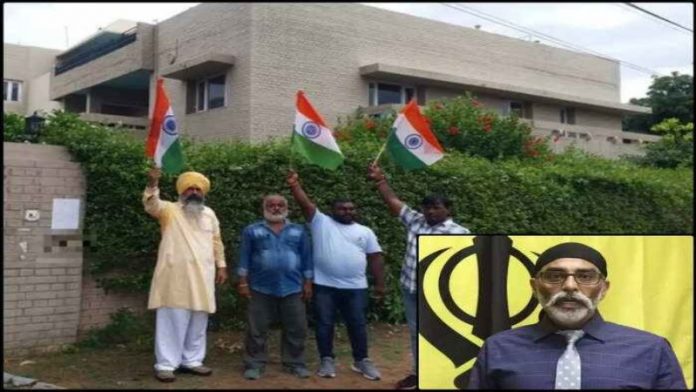 पन्नू के घर पर तिरंगा