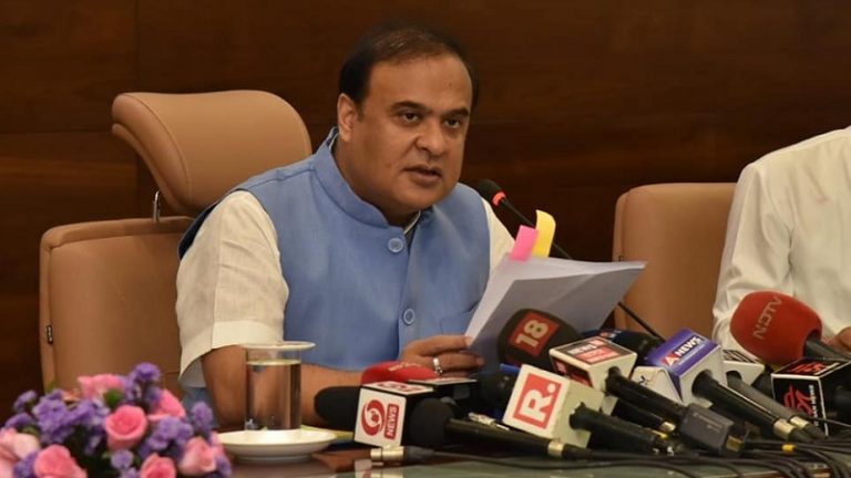 ‘बाहर से कोई इमाम आता है तो तुरंत पुलिस को बताएँ’: ग्रामीणों से असम CM की अपील, रजिस्ट्रेशन बिना मदरसों में नहीं आ पाएँगे बाहरी मुल्ला-मौलवी