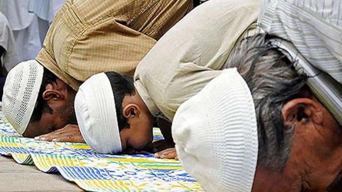 कर्नाटक, स्कूल, नमाज