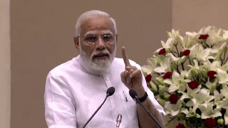 संस्कृत श्लोक में कॉन्ग्रेस ने खोजी अश्लीलता, मोदी विरोध के चक्कर में हिन्दू घृणा: वीडियो के जरिए धर्म का अपमान कर रही कॉन्ग्रेस, यहाँ समझिए भावार्थ