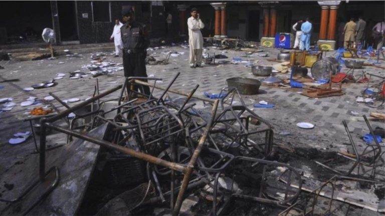 मंदिर से लौट रहे हिन्दू परिवार पर हमला, महिलाओं से छेड़छाड़: Pak में जहाँ हुई थी हिन्दू कारोबारी की हत्या, वहाँ अब भी नहीं थम रही कट्टरपंथी घटनाएँ
