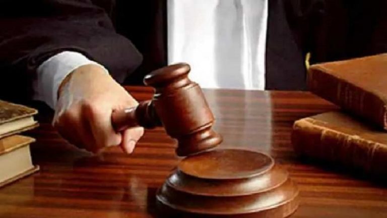 ‘महिला की ड्रेस हो भड़काऊ तो यौन शोषण का केस नहीं’: केरल कोर्ट ने दी बेल, कहा- 74 साल का बुजुर्ग जबर्दस्ती गोद में बिठा ही नहीं सकता