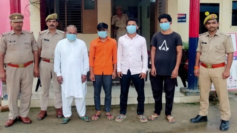 मदरसे में काट रहे थे पशु, मौलाना समेत 4 गिरफ्तार: महिलाओं के शामिल होने की भी खबर, शाहजहाँपुर का मामला