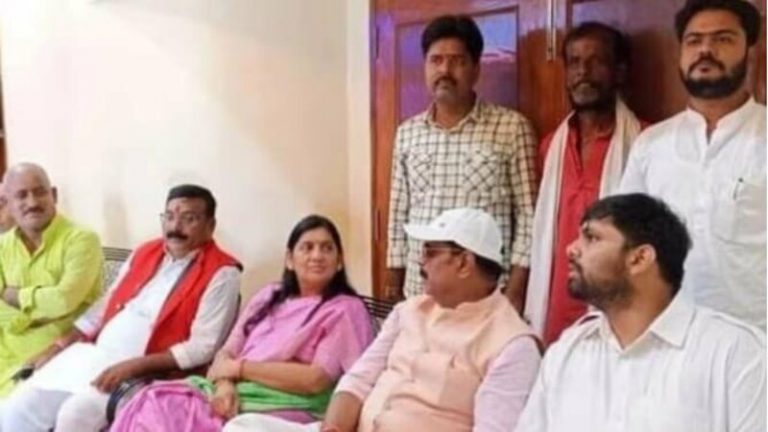 पटना की कोर्ट में पेशी के बाद जाना था सहरसा जेल, घर पहुँच गए बाहुबली आनंद मोहन: RJD का विधायक है बेटा, फोटो वायरल