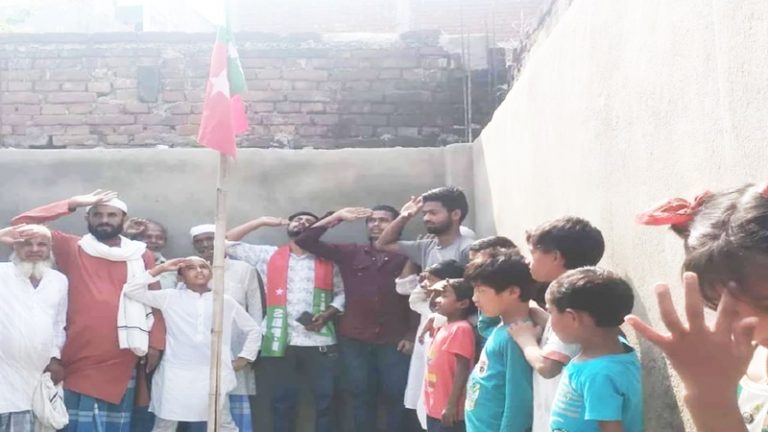 नीतीश कुमार के गृह जिले के सरकारी स्कूल में फहराया SDPI का झंडा, बच्चों ने दी सलामी: Video वायरल, बिहार के स्कूल में इस्लामी घुसपैठ