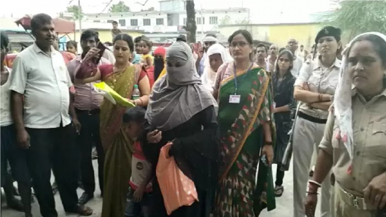 ‘देवर या नंदोई से कर हलाला वरना घर से निकल’ : मुस्लिम महिला को भरी पंचायत में मिला था तीन तलाक, शिकायत में कहा- ससुर भी गलत नजर रखता है