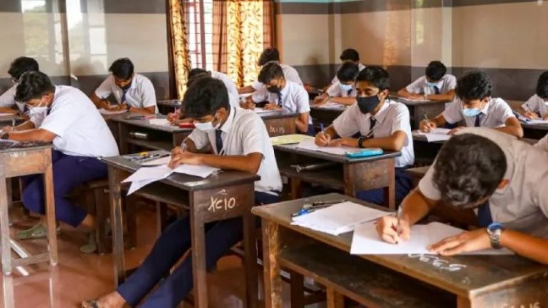 5000 रुपए का ईनाम रख पैगंबर मुहम्मद पर निबंध प्रतियोगिता करा था हेडमास्टर अब्दुल: प्रशासन ने किया निलंबित, अभिभावक बोले- छात्रों के धर्मांतरण का प्रयास