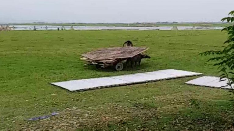 सरकार नहीं, अब असम में चला जनता का बुलडोजर: लोगों ने ध्वस्त किया मदरसा, अलकायदा के आतंकी निकले 2 मौलवी फरार