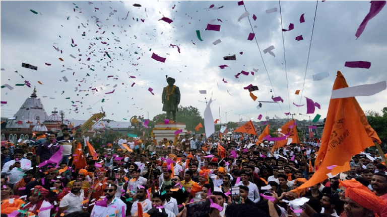 जम्मू कश्मीर में पहली बार आधिकारिक रूप से मनाई गई महाराजा हरि सिंह की जयंती, अवकाश का भी ऐलान: भगवा पगड़ी और तलवार के साथ जुटे लोग