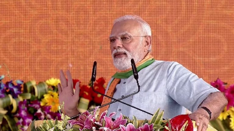 ‘8 करोड़ बहनों को स्वयं सहायता समूहों से जोड़ा’: जन्मदिन पर महिलाओं के बीच पहुँचे PM मोदी, कहा – माँ के पास नहीं जा पाया, लाखों माताएँ दे रहीं आशीर्वाद
