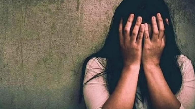 बच्ची को जन्म दे महिला की मौत, इरशाद सहित 6 पर FIR: पीड़ित पिता का दावा- गैंगरेप कर गौमांस खिलाया, नमाज पढ़ने को किया मजबूर