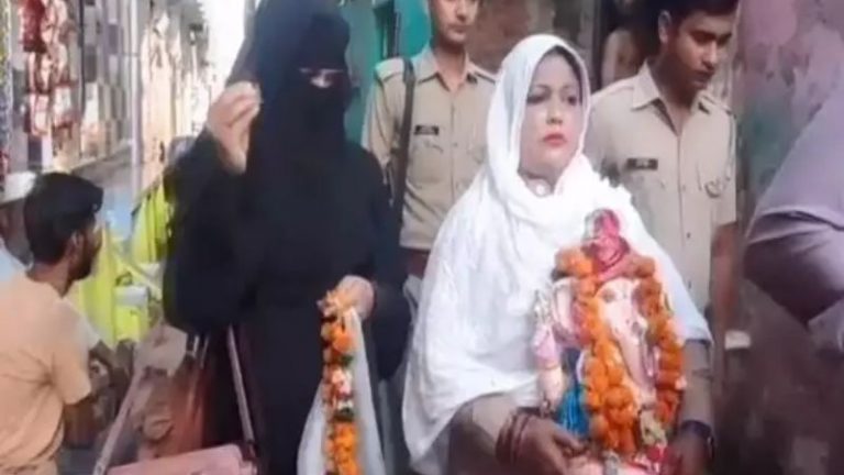 ‘इसे ज़िंदा जला कर मार डालो’: फतवों के बावजूद मुस्लिम महिला ने गणपति पूजा के बाद किया विधिवत विसर्जन, मौलानाओं ने कहा था – इसे इस्लाम से ख़ारिज करो