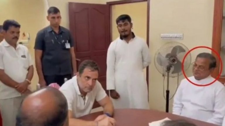‘यीशु ही हैं असली भगवान… वह शक्ति जैसे नहीं’ : राहुल गाँधी के सामने पादरी ने हिंदू देवी-देवताओं का किया अपमान, कॉन्ग्रेस नेता ध्यान लगाकर सुनते रहे; Video