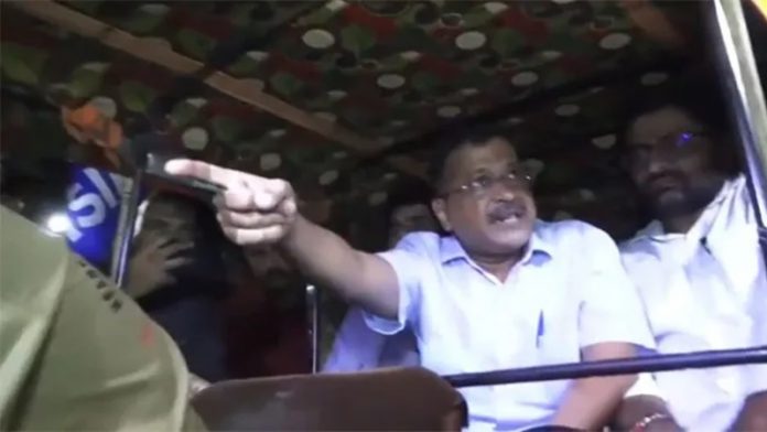 अरविंद केजरीवाल ,अहमदाबाद पुलिस