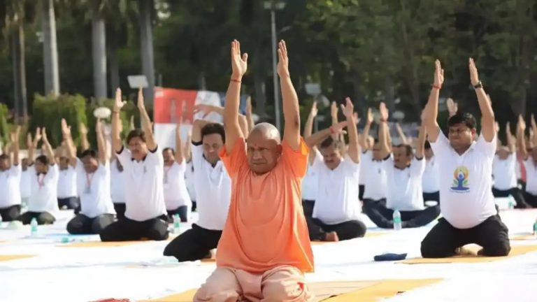 अब उत्तर प्रदेश के हर स्कूल में अनिवार्य होगी योग की शिक्षा, योगी सरकार ने तैयार किया ड्राफ्ट: खेल टूर्नामेंट्स के लिए बच्चों को किया जाएगा तैयार