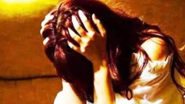 ‘साड़ी में बहुत सुंदर लगती हो, मेरे साथ फोटो खिंचवा लो’: राजस्थान के सरकारी स्कूल में हेडमास्टर की महिला टीचर से जबरदस्ती, व्हाट्सएप ग्रुप में शेयर की तस्वीरें