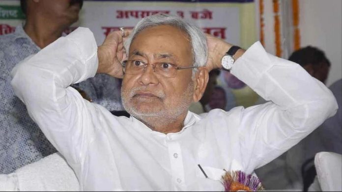 नीतीश उपचुनाव दूरी महागठबंधन