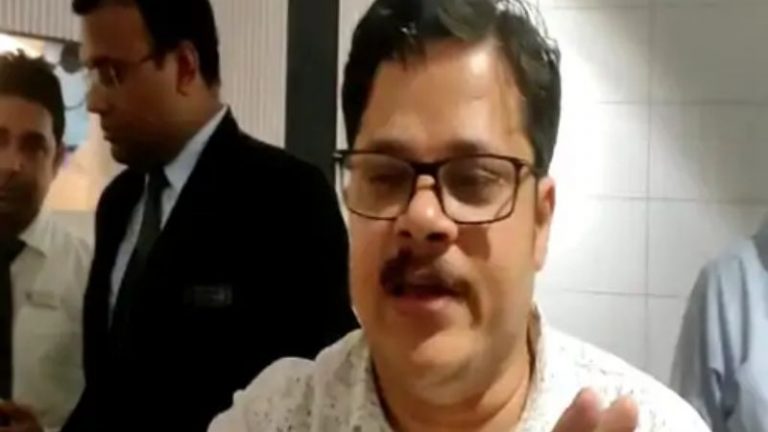 शाकाहारी डॉक्टरों को धोखे से पिलाया नॉन-वेज सूप, सच खुलने पर हंगामा: मोहम्मद आजम पर गंभीर आरोप, होटल ने माफी माँगी