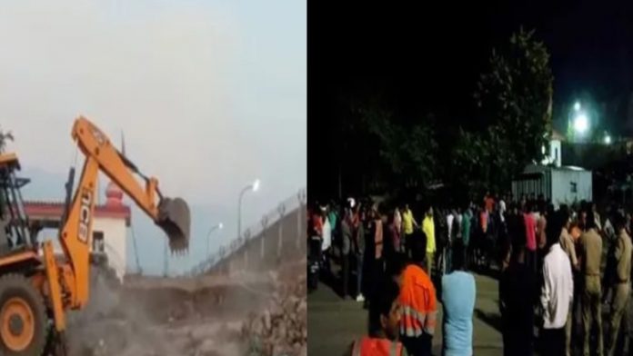 राजस्थान, मंदिर की दीवार पर बुलडोजर