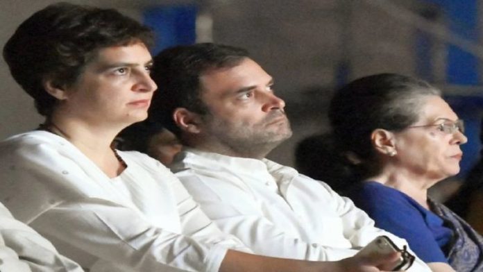 प्रियंका, राहुल और सोनिया गाँधी