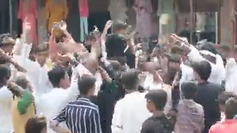 अमेठी में मिलाद-उन-नबी पर गूँजा ‘सर तन से जुदा’ का नारा, देश विरोधी नारेबाजी भी: यूपी पुलिस ने दर्ज किया मामला, राजस्थान में भी ऐसी ही घटना