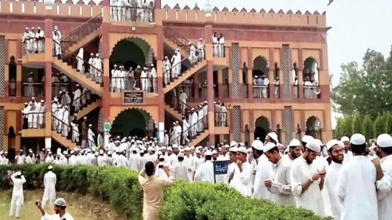 UP में सर्वे के दौरान खुलासा: देवबंद का दारुल उलूम यूपी मदरसा बोर्ड में नहीं है पंजीकृत, सहारनपुर में मिले 360 मदरसे