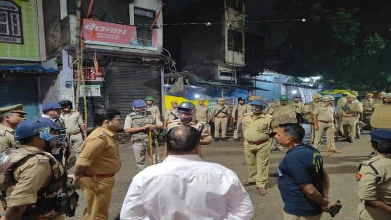 सुल्तानपुर और गोंडा में कट्टरपंथियों का उपद्रव: मस्जिद के पास शोभा यात्रा पर पथराव, सोशल मीडिया पोस्ट को लेकर घर पर हमला