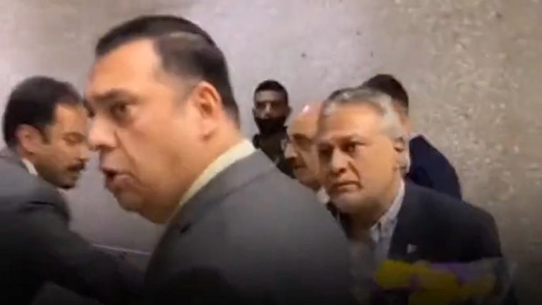 अमेरिका में चोर-चोर के नारों के साथ पाकिस्तान के वित्त मंत्री का स्वागत, साथी नेता गुस्से में बकने लगे गालियाँ: मदीना और लंदन में भी हो चुकी है ऐसी बेइज्जती