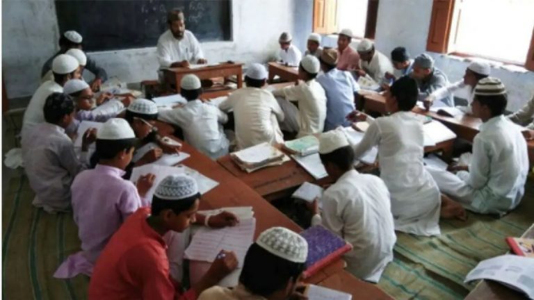 यूपी में बिना मान्यता के चल रहे थे 7500 मदरसे, योगी सरकार के सर्वे से खुलासा: मान्यता प्राप्त मदरसों की संख्या 16513