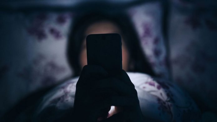 नाबालिगों, न्यूड, सेल्फी, शेयर