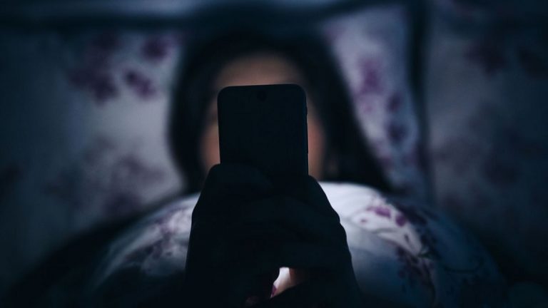 2 साल में 60% बढ़ गई न्यूड सेल्फी शेयर करने वाले नाबालिगों की संख्या, शोध में जताई गई चिंता: खुलासा – हर 5 में से 1 किशोर ने शेयर किए अपने न्यूड फोटोज