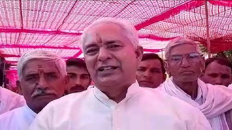 राहुल गाँधी को श्रीराम से भी ‘बड़ा’ दिखाने की होड़: कॉन्ग्रेसी मंत्री ने कहा – भगवान भी इतना पैदल नहीं चले: BJP ने याद दिलाया – कॉन्ग्रेस ने नकारा था अस्तित्व