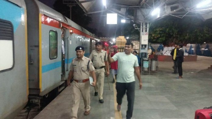 उत्तराखंड, स्टेशनों, बम, धमकी