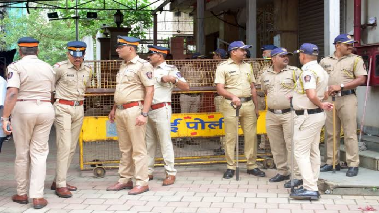 माहौल बिगाड़ने के लिए वो बन सकते हैं किराएदार: बम धमकियों के बीच मुंबई में मकान मालिकों के लिए पुलिस ने जारी किया आदेश, 15 दिन धारा 144 लागू रहेगी
