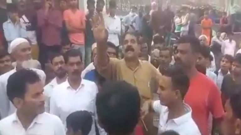 ग्राम प्रधान शमशुल ने अपने ही गाँव के हिन्दुओं के बहिष्कार का किया ऐलान, भीड़ ने लगाए ‘अल्लाहु अकबर’ के नारे: मंदिर निर्माण के खिलाफ मुस्लिम एकजुट