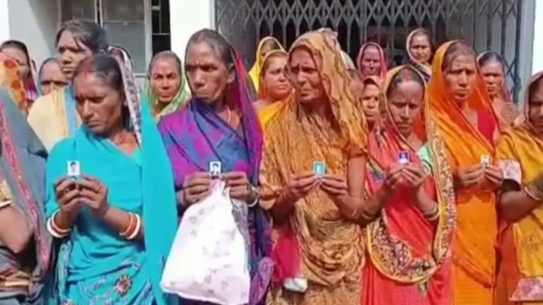 बिहार के 11 मजदूरों को कश्मीर में बनाया गया बंधक: अब छोड़ने के लिए 1 लाख रुपए की माँग, वरना धमकी