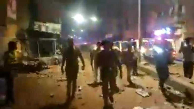 ‘मुस्लिम मेडिकल सेंटर’ के पास से चले पेट्रोल बम, पास में स्वामीनारायण मंदिर: वड़ोदरा में दिवाली की रात हिंसा, पुलिस पर भी चले पत्थर