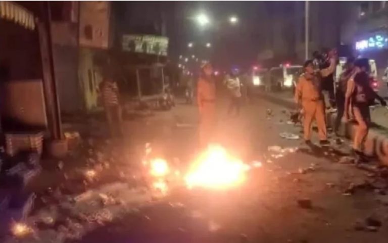 ‘बच्चों पर की पत्थरबाजी, फेंके बम’: वड़ोदरा में दिवाली की रात हिंसा से पहले बंद कर दी थी स्ट्रीट लाइट्स, प्रत्यक्षदर्शियों ने बताया – दंगे की थी साजिश