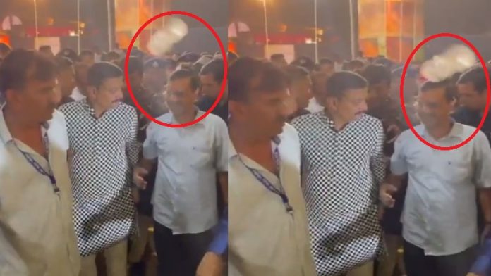 अरविंद केजरीवाल पर बोतल फेंकी