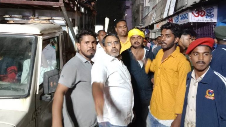साहेबंगज में माँ काली के विसर्जन जुलूस पर मुस्लिम बहुल इलाके में पथराव: घरों और छतों से किए गए हमले में कई लोग घायल, पुलिस बल इलाके में तैनात