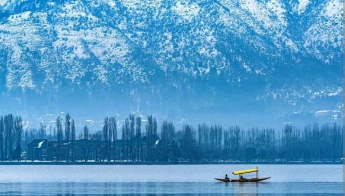 कश्मीर पर्यटन सर्दी हेलीकॉप्टर