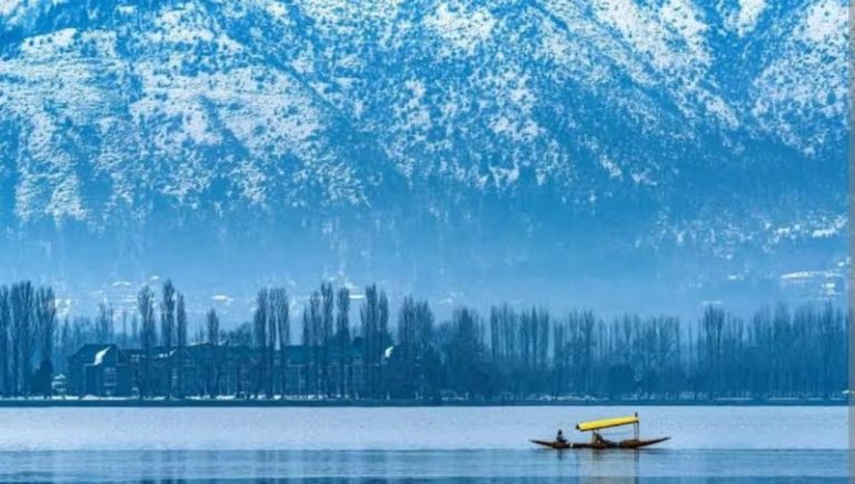 इस साल 1.62 करोड़ पर्यटक पहुँचे जम्मू कश्मीर, 75 सालों में ये सबसे बड़ा आँकड़ा: अनुच्छेद-370 हटने के बाद बदलाव, पहली बार ठंड में भी खुले रहेंगे कई स्थल
