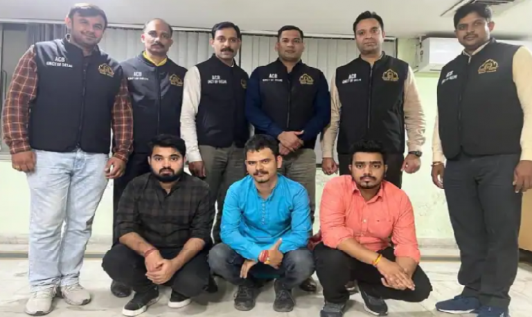 Cash for Ticket: एमसीडी चुनाव में टिकट के बदले AAP विधायक ने माँगे 90 लाख रुपए, ACB ने 3 करीबियों को दबोचा, 2 विधायकों पर गिरफ्तारी की तलवार