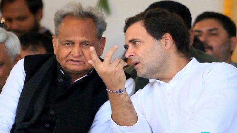 राहुल गाँधी करते हैं ‘डेथ ऑफ डेमोक्रेसी’ की बातें, लेकिन CM गहलोत के लिए लोकतंत्र की जड़ें गहरी: जम कर की PM मोदी की तारीफ़