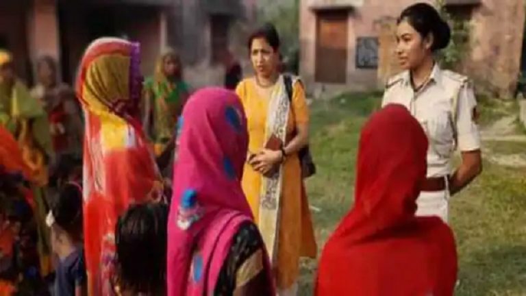 बिहार में स्कूल को ही बना दिया बार, दारूबाजों को क्लास में डाल बाहर से ताला लगा देती थी हेडमास्टरनी साजदा खातून: शौहर मुख्तार ने छिपाई शराब