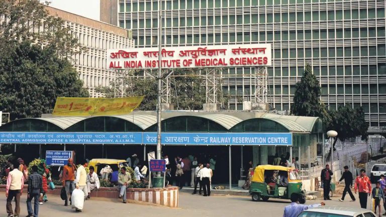 एक सप्ताह से हैक पड़ा है AIIMS का सर्वर, क्रिप्टोकरेंसी में ₹200 करोड़ माँग रहे हैकर्स: मैन्युअली हो रहा सारा काम, 4 करोड़ मरीजों का डेटा भगवान भरोसे