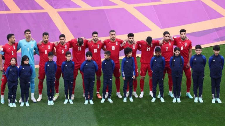 ईरान की फुटबॉल टीम भी हिजाब के विरोध में, FIFA वर्ल्ड कप में राष्ट्रगान गाने से किया इनकार: महिला प्रदर्शनकारियों का किया समर्थन