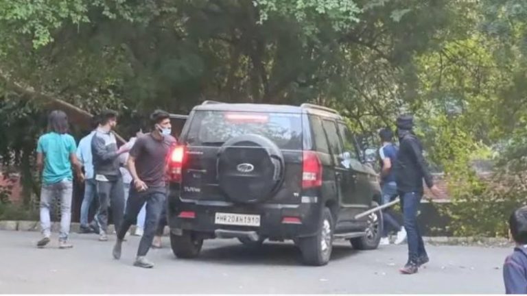 JNU में फिर बवाल: दो गुटों के बीच विवाद के बाद बड़ी संख्या में आए बाहरी लोग, जमकर हुई मारपीट