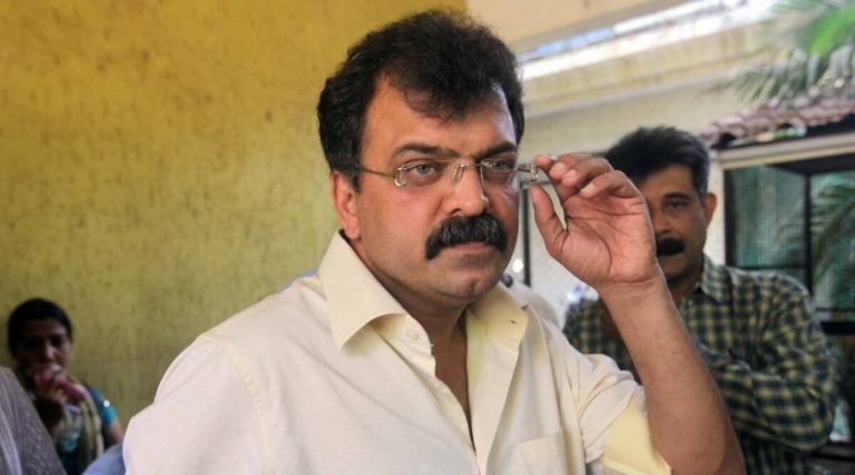 NCP नेता ने बेल पाने के बाद मनाया जश्न: ‘हर-हर महादेव’ फिल्म रोकने के लिए हॉल में किया था हुड़दंग, समर्थकों ने दर्शक के कपड़े फाड़े थे